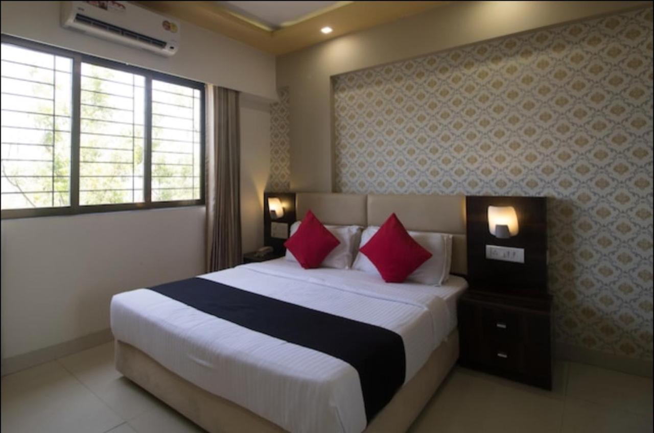 Hotel Galaxy Comforts มุมไบ ภายนอก รูปภาพ