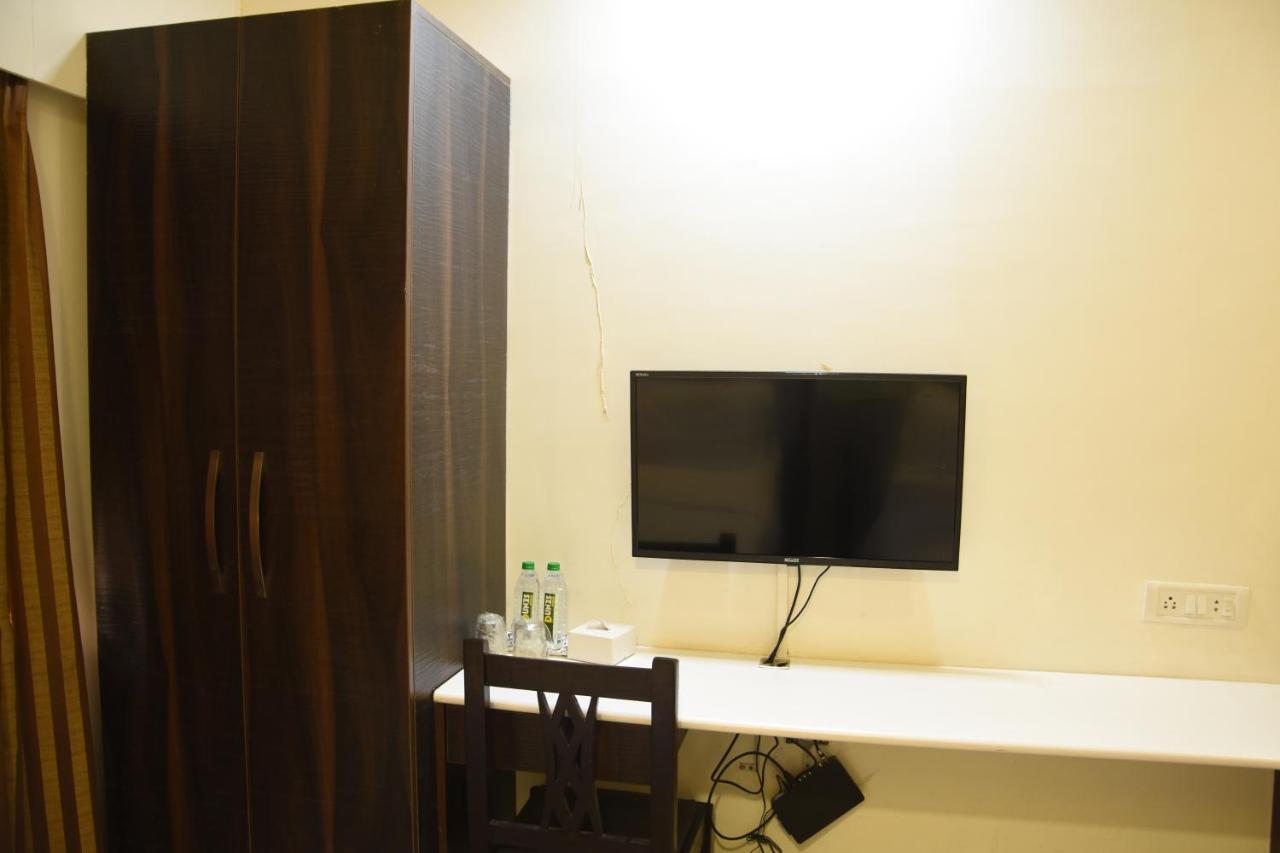 Hotel Galaxy Comforts มุมไบ ภายนอก รูปภาพ
